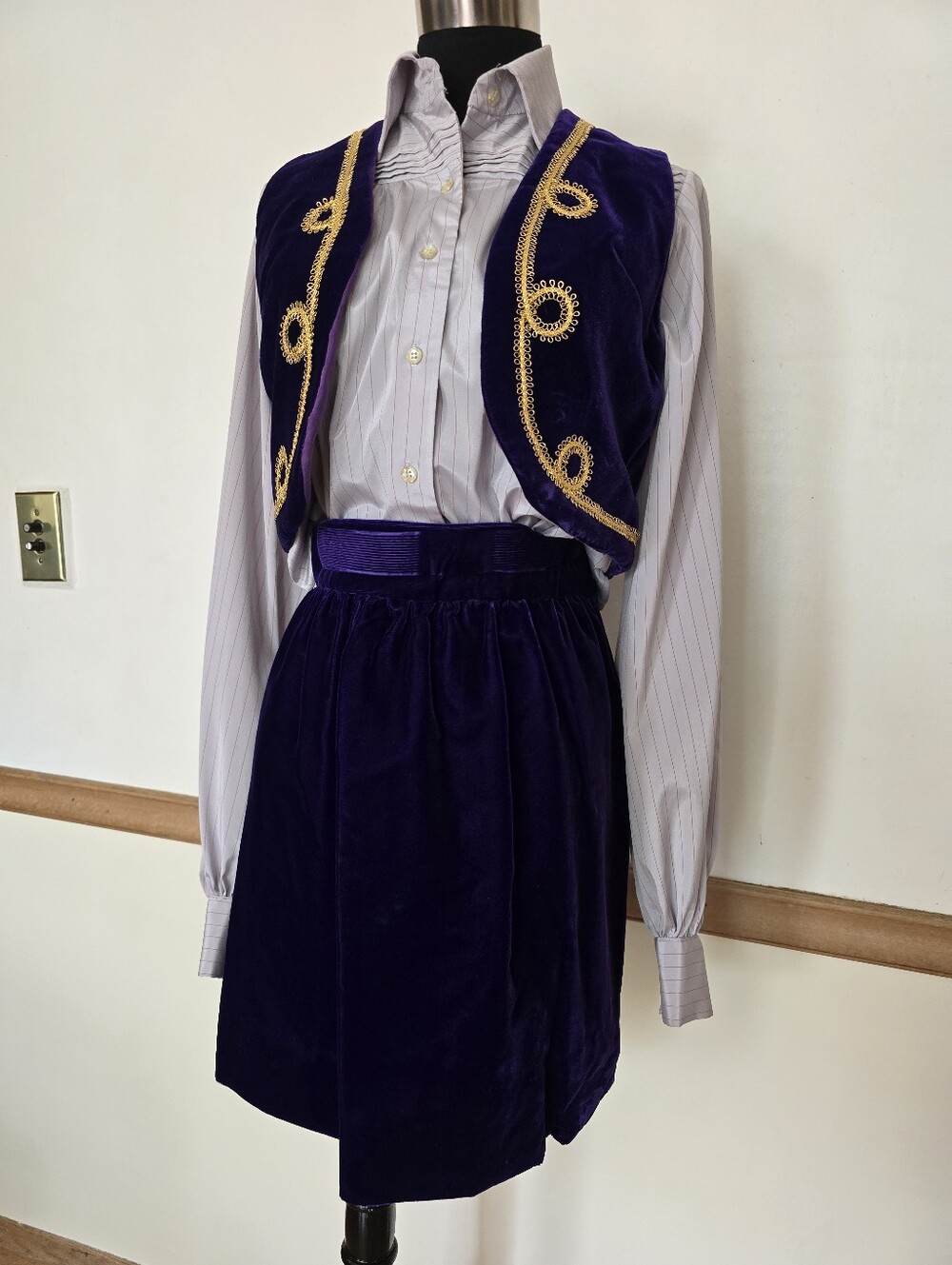 70s Vintage Boho Velvet Bolero and Mini Skirt Set - Picture 3 of 16